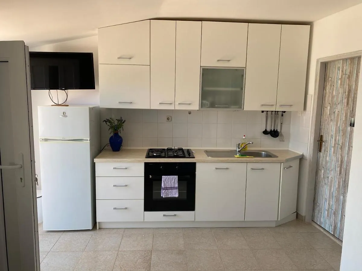 Beachfront Apartment Vir Croatia