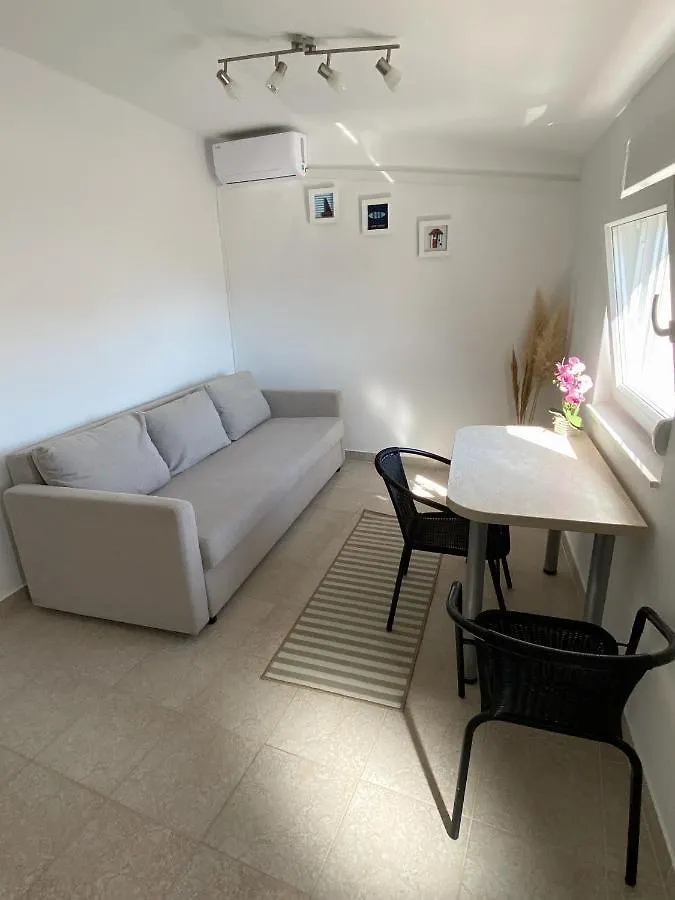 Beachfront Apartment Vir Croatia