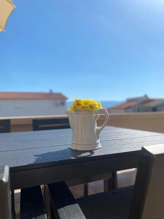 Beachfront Apartment Vir